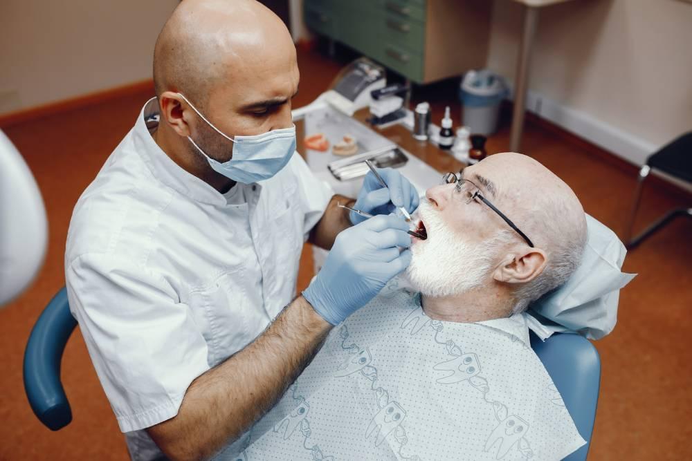 O que são implantes dentários?
