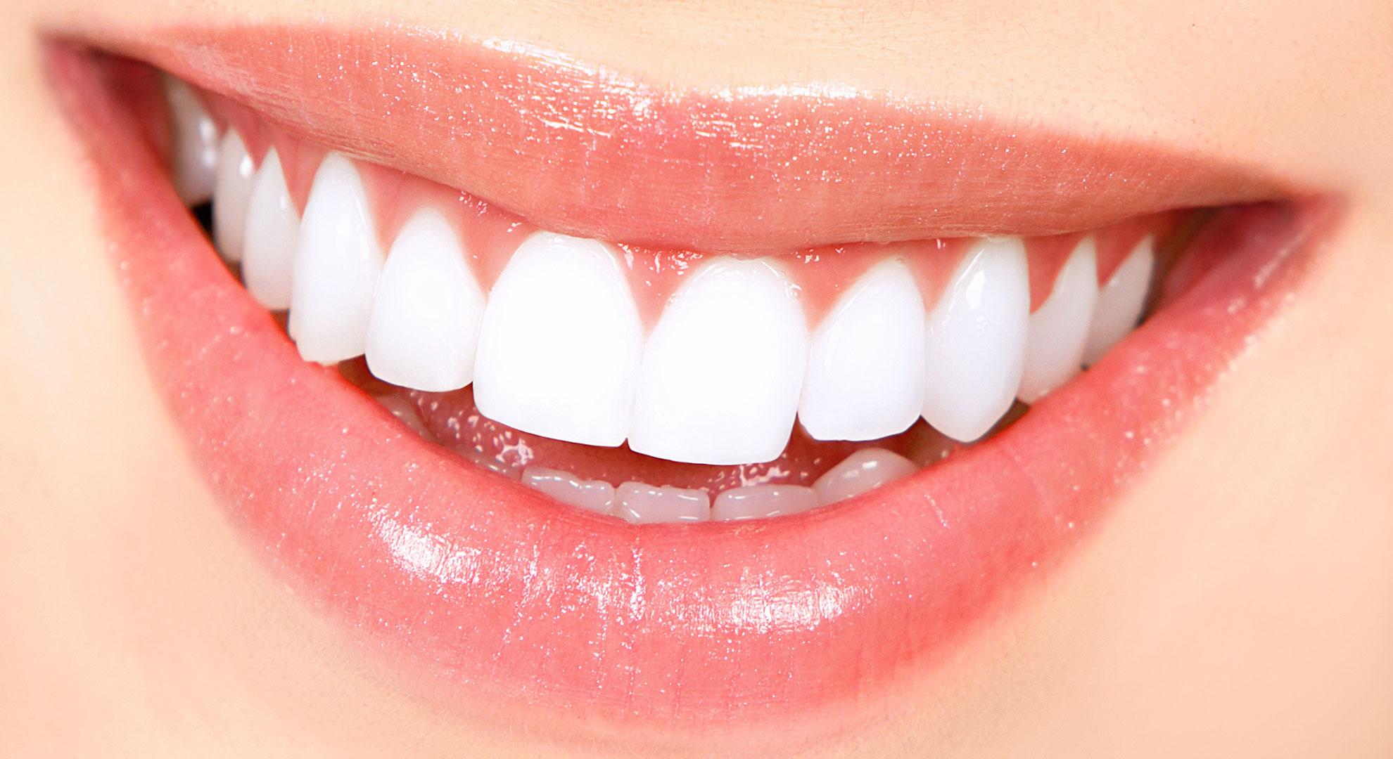 Conheça os 5 hábitos que danificam os seus dentes